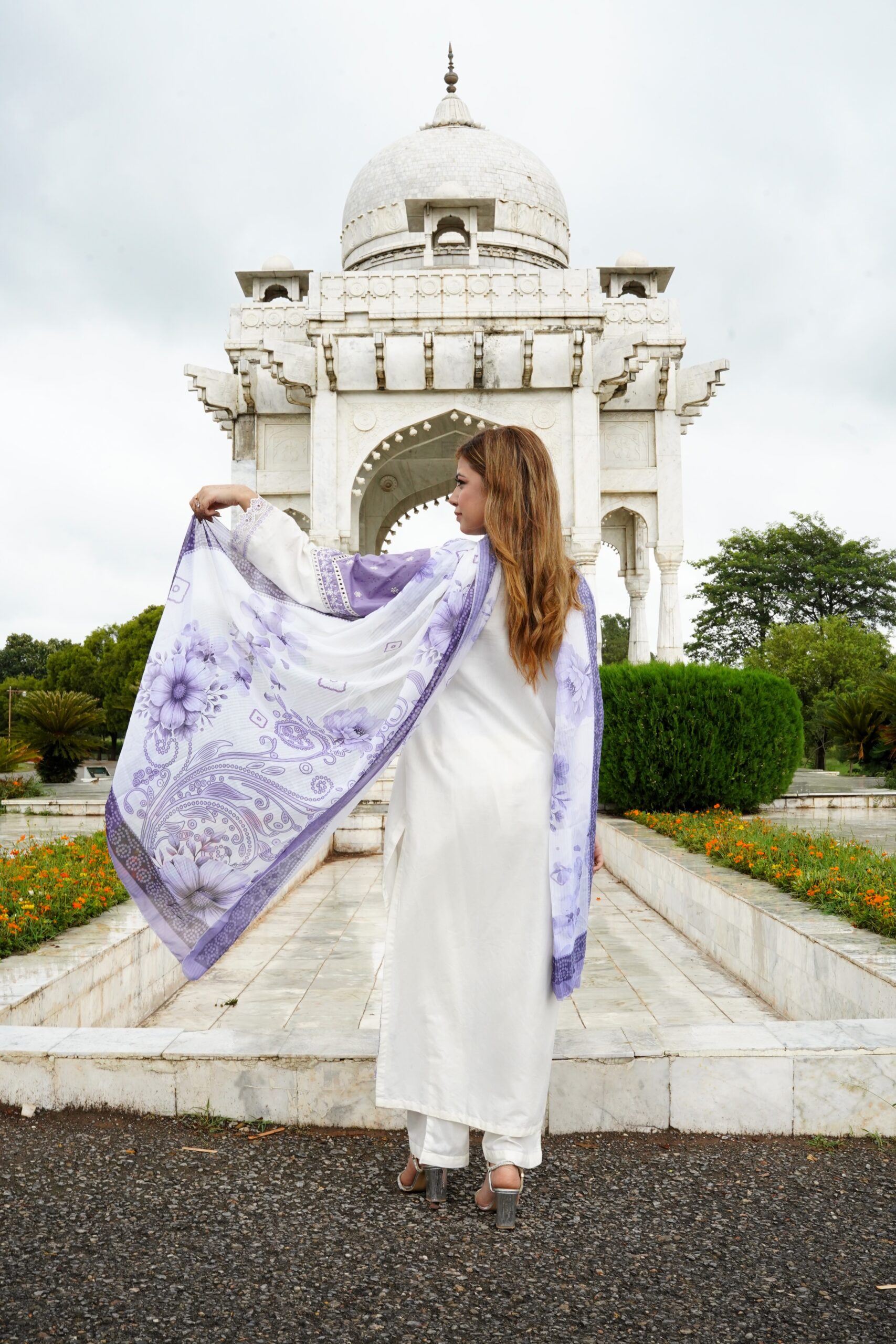 White & Lavender Embroidered Lawn Suit - Image 4